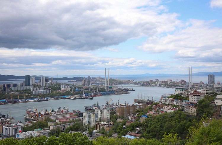 Продажу алкоголя запретят в первый день лета в Приморье.