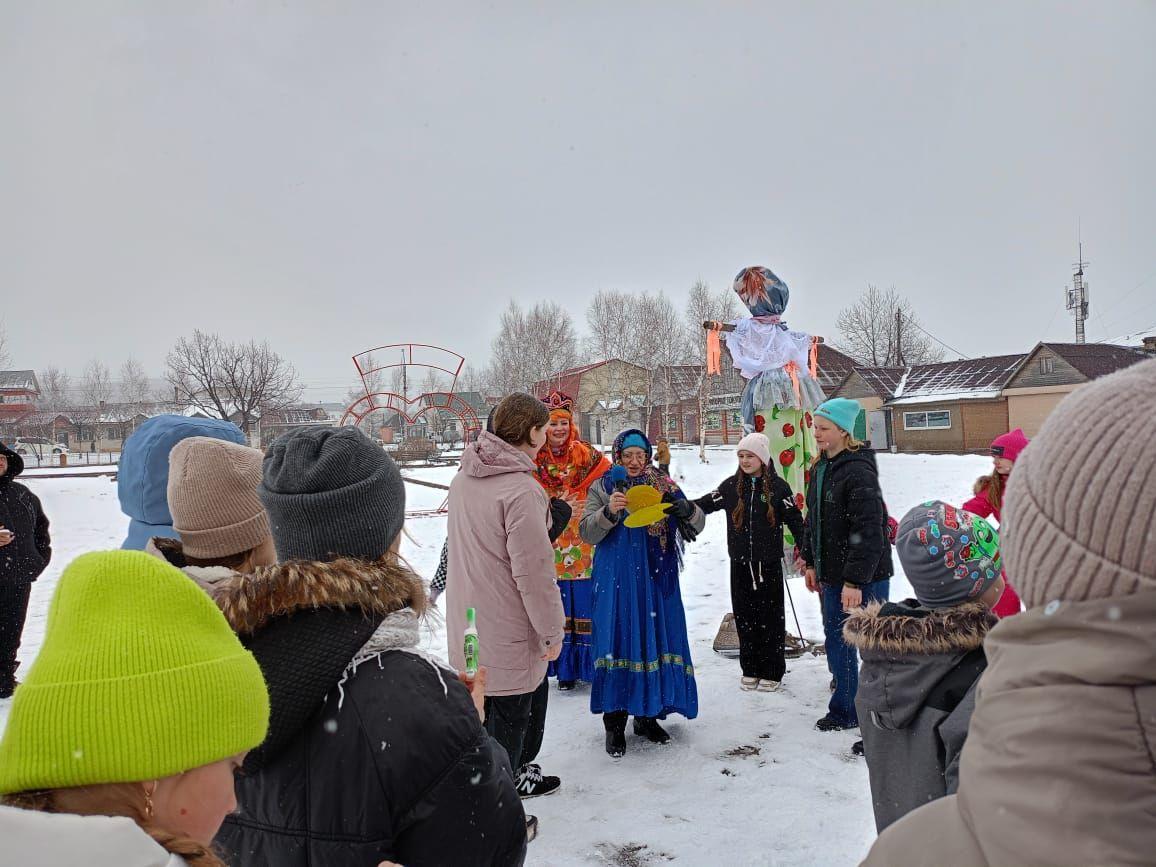 Масленица к нам пришла, блинов и праздник принесла!&quot;..