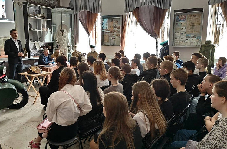 Встреча с настоящими героями прошла для студентов уссурийского агропромышленного колледжа.