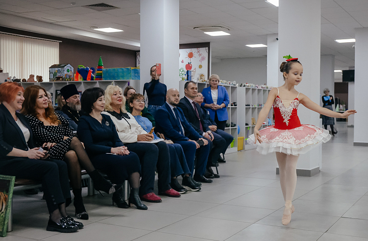 Праздник ко Дню матери объединил семьи участников СВО в Приморье.