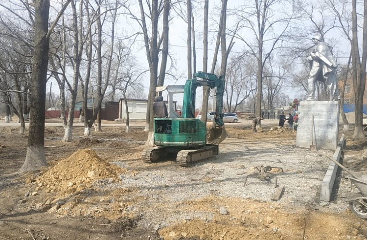 Сквер памяти благоустраивают в приморских Прилуках.