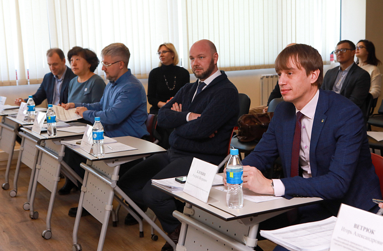 Экзоскелет и голосовой робот: в Приморье получатели грантов отчитались о реализации своих проектов.