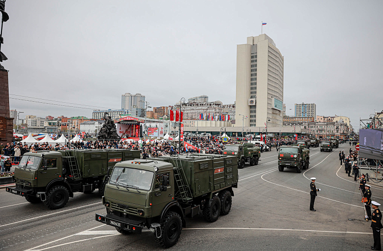 Почти 500 тысяч человек посмотрели трансляцию Парада Победы в Приморье в официальных каналах Правительства региона.