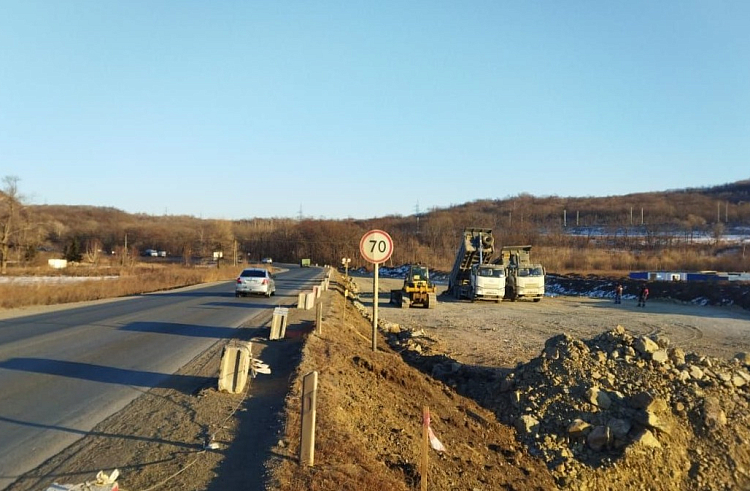 Мост через реку Суходол на важной для Приморья трассе сдадут в эксплуатацию осенью.