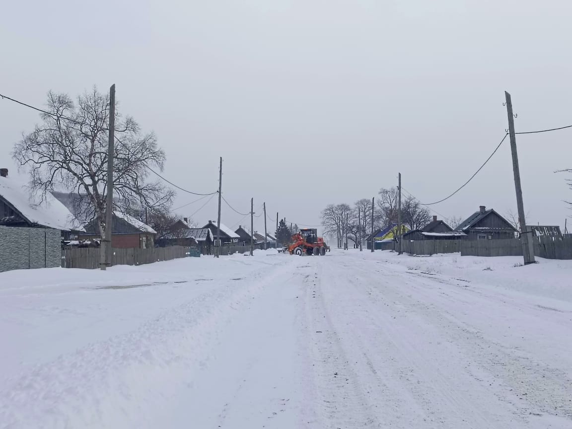 ООО &quot;Ферум&quot; проводит очистку  дорог в селе Усть-Соболевка.