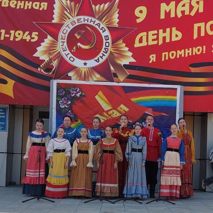 Небольшой концерт в Пластуне в честь Первомая собрал много улыбок, радости и хорошего настроения!.