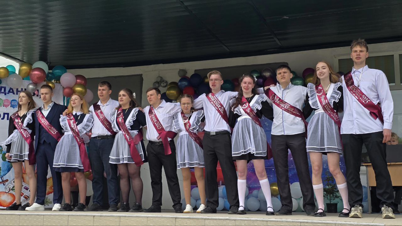 Последний звонок в Тернее: слёзы, улыбки и прощальный вальс!.