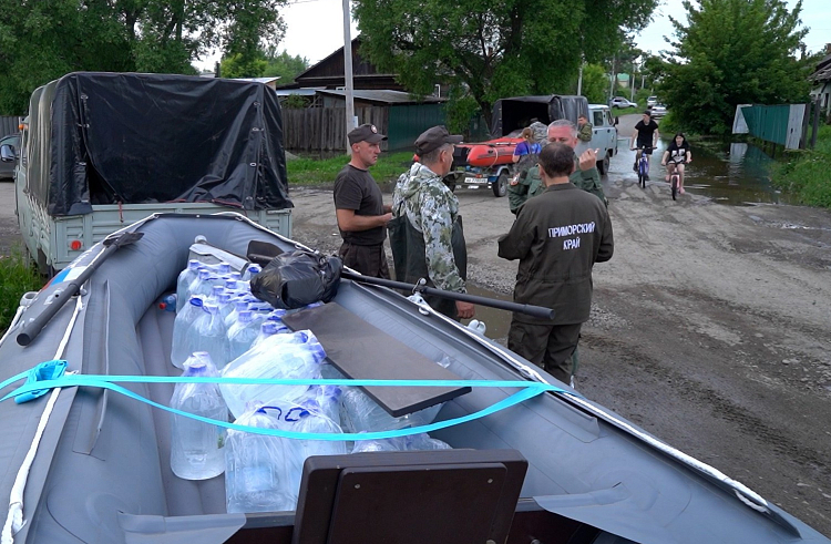 Семь населенных пунктов остаются без транспортного сообщения на севере Приморья.