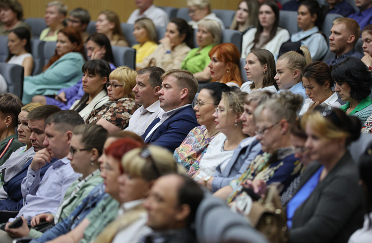 Фильм о жителях Донецкой Народной Республики представили зрителям в Приморье.