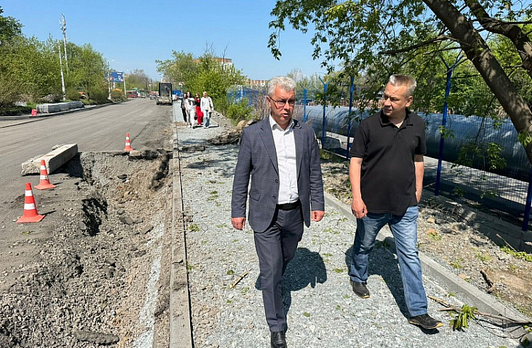 Дорожные работы на улицах Владивостока проверила общественность.
