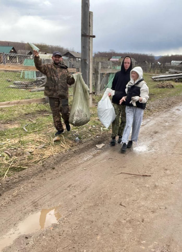 Чистоты ради: жители Усть- Соболевки присоединились к работам по благоустройству.