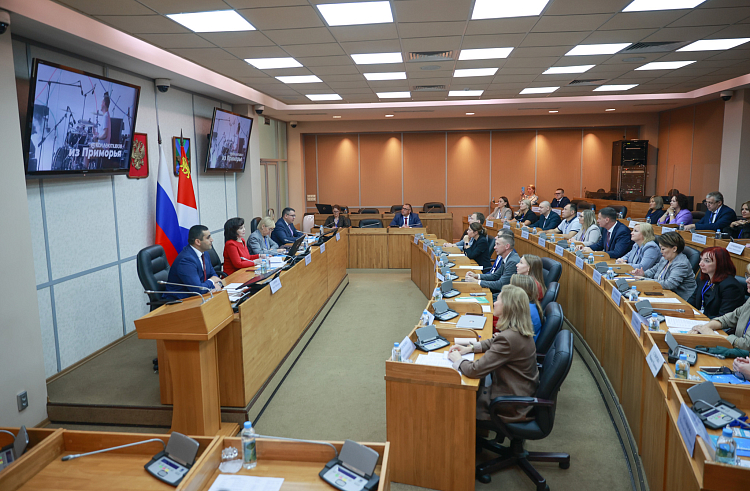 Вера Щербина открыла форум государственной кадастровой оценки в Приморье.