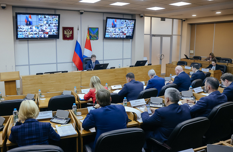 Последствия циклона устраняют в Приморье.