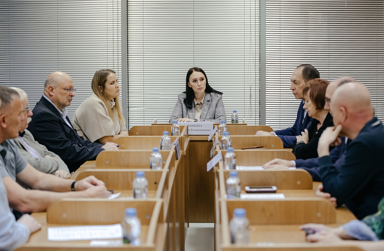 Кровоостанавливающие средства и глазные капли из водорослей: приморские ученые предложили свои разработки бизнесу.