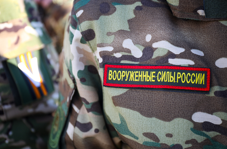 Десять иностранцев в Приморье заключили контракты с Минобороны России.