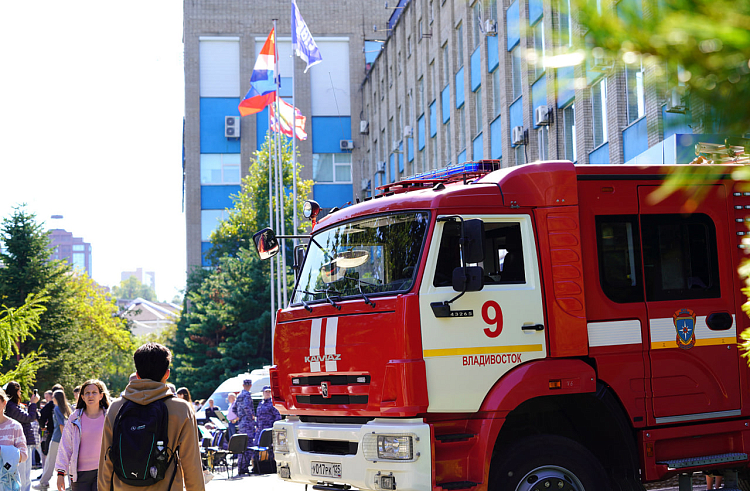 С работой полицейских, пожарных, спасателей и военных познакомятся юные приморцы на патриотическом фестивале.