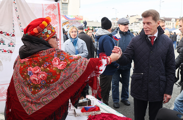 Улицу дружбы народов России открыли для приморцев на праздновании Дня народного единства.