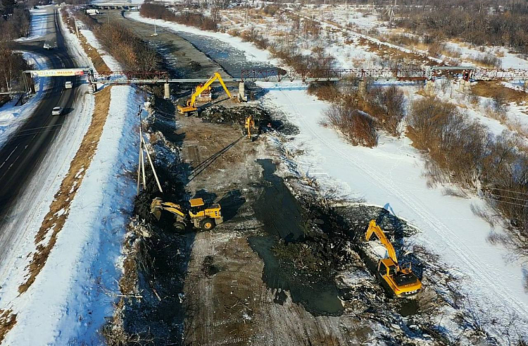 Приморские спасатели продолжают расчистку русел рек в Спасске-Дальнем.