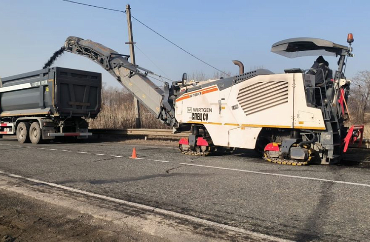 Дорожники Приморья приступили к фрезерованию трассы Раздольное −Хасан в районе села Андреевка.