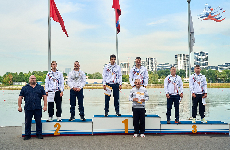 12 медалей выиграли приморские гребцы на чемпионате России.