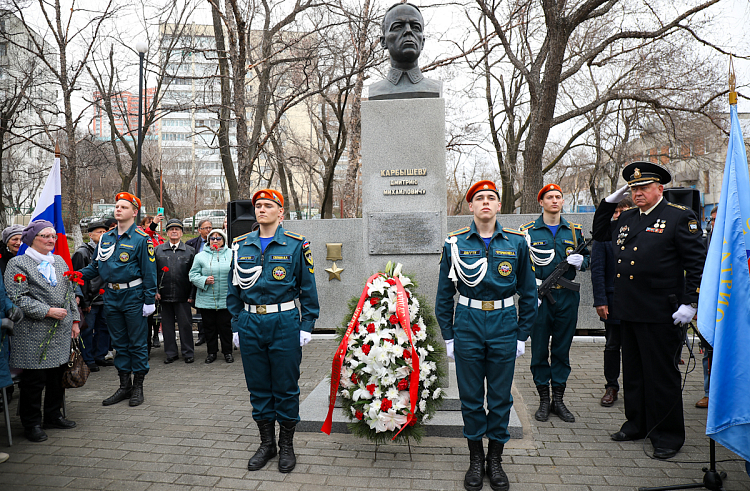 Цветы и венки возложили в Международный день освобождения узников фашистских лагерей в Приморье.