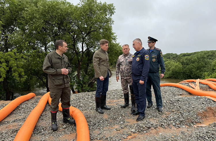 Откачка воды продолжается в приморском Дальнереченске.