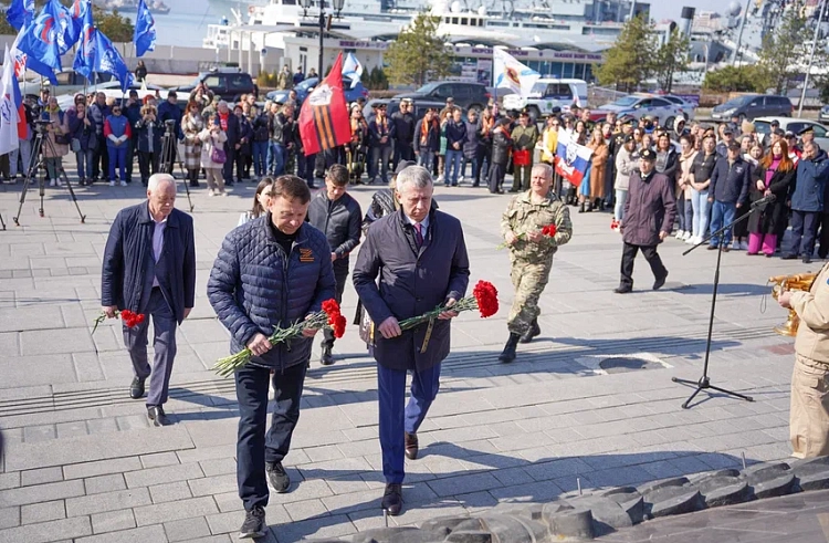 В Приморье стартовал автопробег из Владивостока в Донецк «Дорога к Победе».