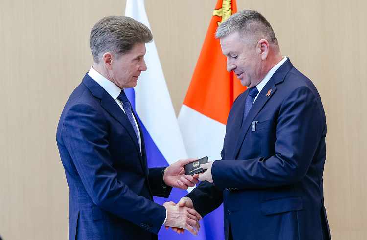 Глава приморского Большого Камня официально вступил в должность.