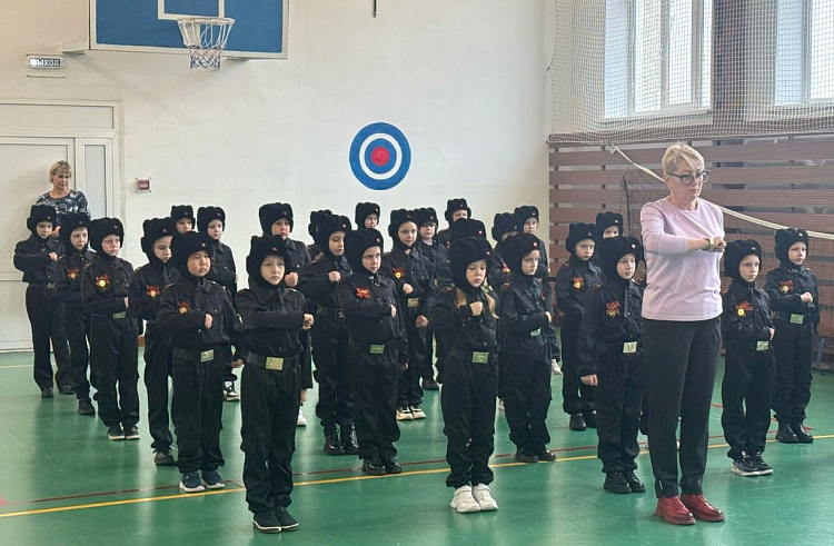 Первоклассники Дальнегорска выйдут на парад «Правнуки Победы» в форме танкистов.