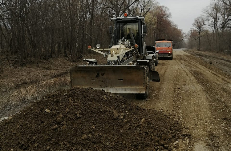 Дорожники приступили ко второму этапу ремонта дороги в Лазовском округе.