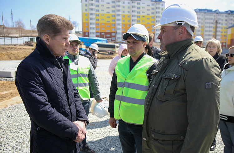 Губернатор Приморья осмотрел строящиеся объекты в Большом Камне.