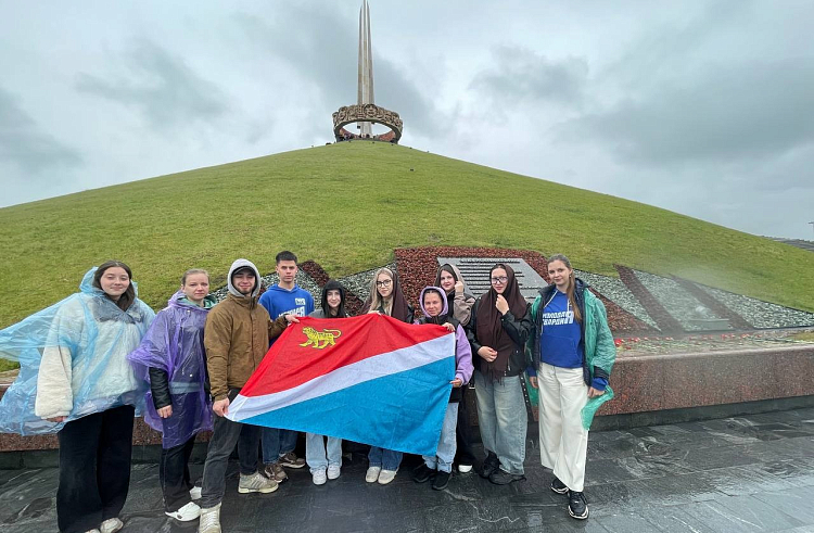 Молодёжь Приморья побывала на местах боевой славы в Республике Беларусь.