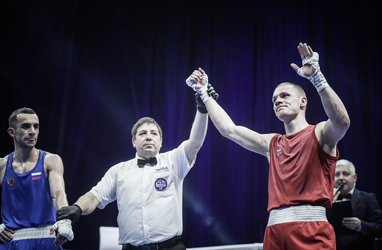 Первенство России среди молодежи выиграл приморский боксер.