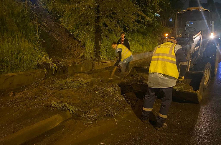 Транспортное сообщение с селом Садовое нарушено в Приморье из-за непогоды.