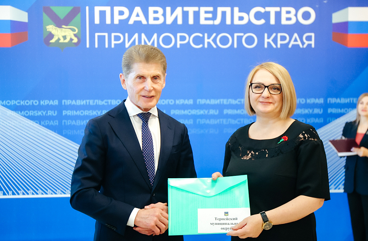 Олег Кожемяко передал более 200 БПЛА для обучения школьников Приморья.