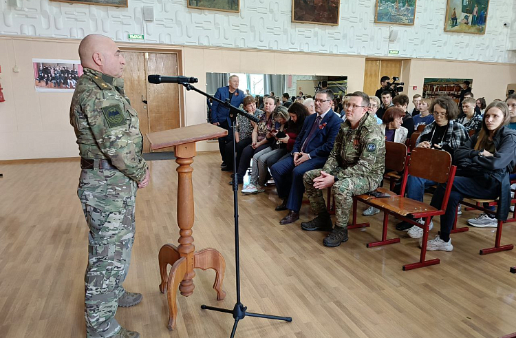 В Приморье студентов заряжают патриотизмом.