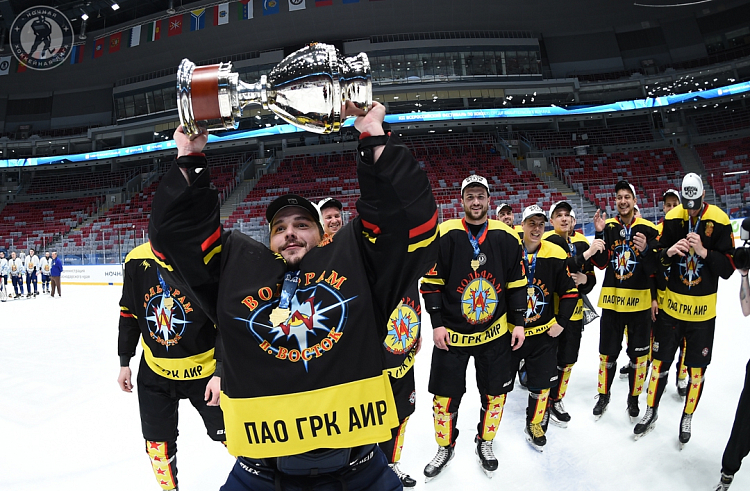 Приморцы вновь стали чемпионами всероссийского фестиваля Ночной хоккейной лиги.