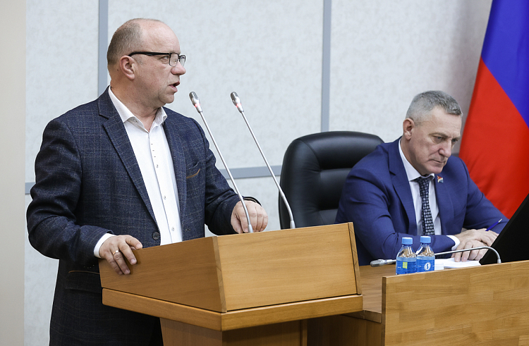 Молодым специалистам Приморья продолжат выплачивать надбавки к зарплате.