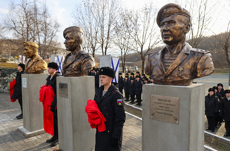 Аллею Героев СВО открыли в Приморье.