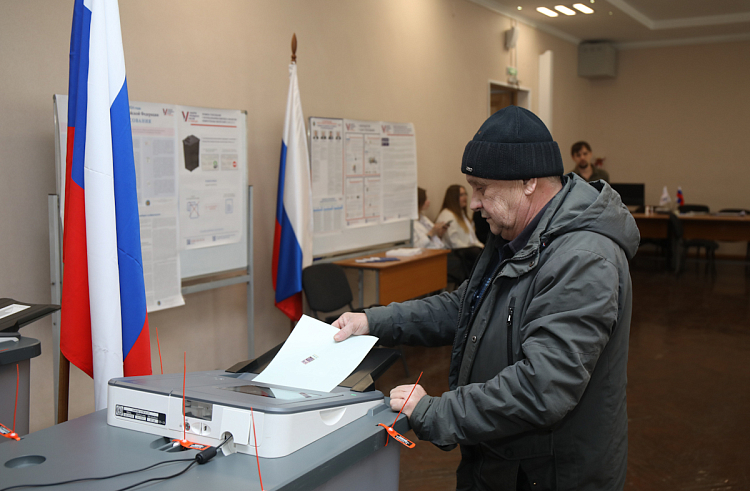 Явка на президентских выборах в Приморье превысила 70%. Явка на президентских выборах в Приморье превысила 70%.