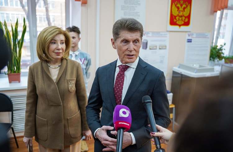 Олег Кожемяко поблагодарил приморцев за беспрецедентную активность при участии в выборах Президента России. Олег Кожемяко поблагодарил приморцев за беспрецедентную активность при участии в выборах Президента России.
