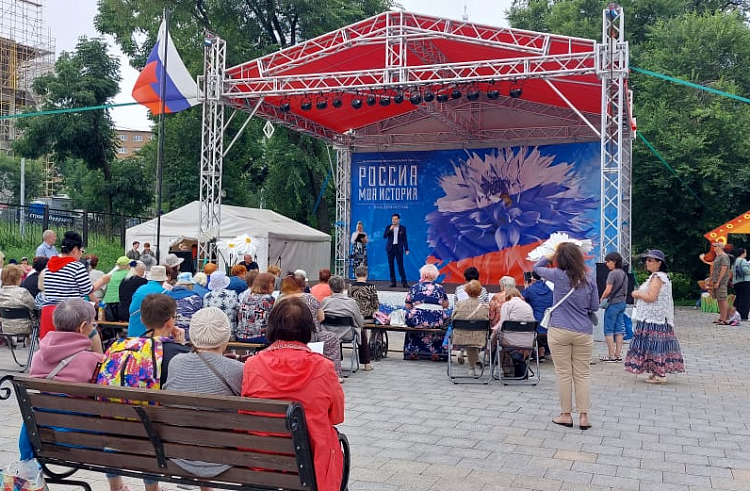 20 интерактивных концертов проведут солисты краевой филармонии в городах и селах Приморья. 20 интерактивных концертов проведут солисты краевой филармонии в городах и селах Приморья.