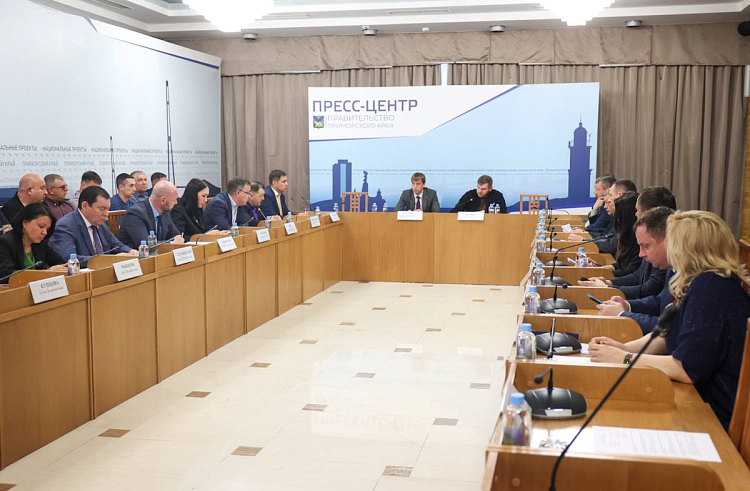 Более 13 миллиардов долларов составил внешнеторговый оборот Приморья. Более 13 миллиардов долларов составил внешнеторговый оборот Приморья.