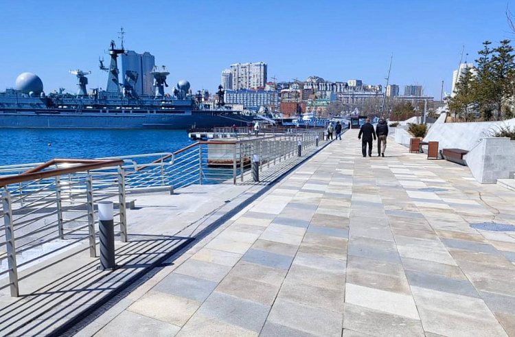 Причал в бухте Золотой Рог в центре Владивостока открылся после модернизации. Причал в бухте Золотой Рог в центре Владивостока открылся после модернизации.