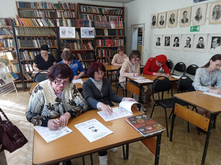 Помнить о подвиге наших дедов и никогда не забывать уроки истории.. Помнить о подвиге наших дедов и никогда не забывать уроки истории..