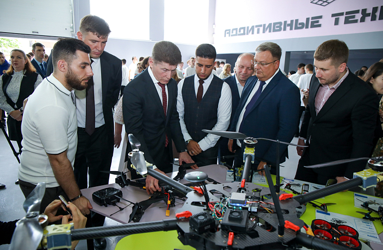 Операторов дронов будут обучать в приморском колледже. Операторов дронов будут обучать в приморском колледже.