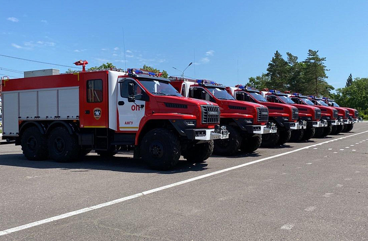 Новую партию «Уралов» получили приморские пожарные. Новую партию «Уралов» получили приморские пожарные.