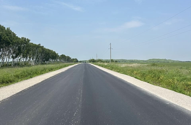 Почти два километра автодороги отремонтировали досрочно в Михайловском округе Приморья. Почти два километра автодороги отремонтировали досрочно в Михайловском округе Приморья.