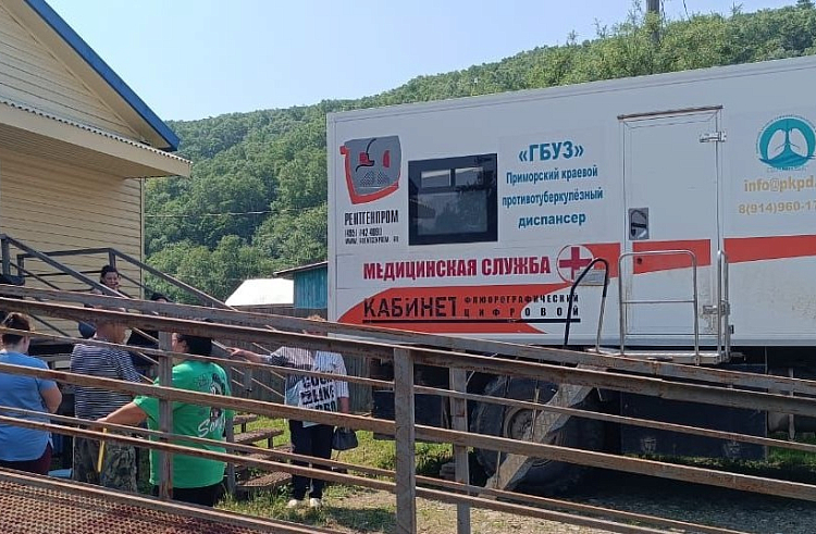 Почти тысяча жителей северных сел Приморья прошли обследование на мобильном флюорографе. Почти тысяча жителей северных сел Приморья прошли обследование на мобильном флюорографе.