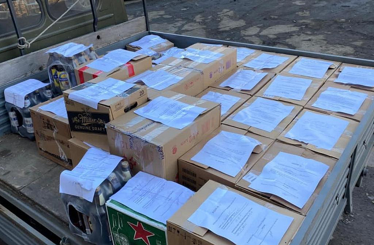 Самодельный алкоголь и спирт изъяли из незаконного оборота в столице Приморья. Самодельный алкоголь и спирт изъяли из незаконного оборота в столице Приморья.